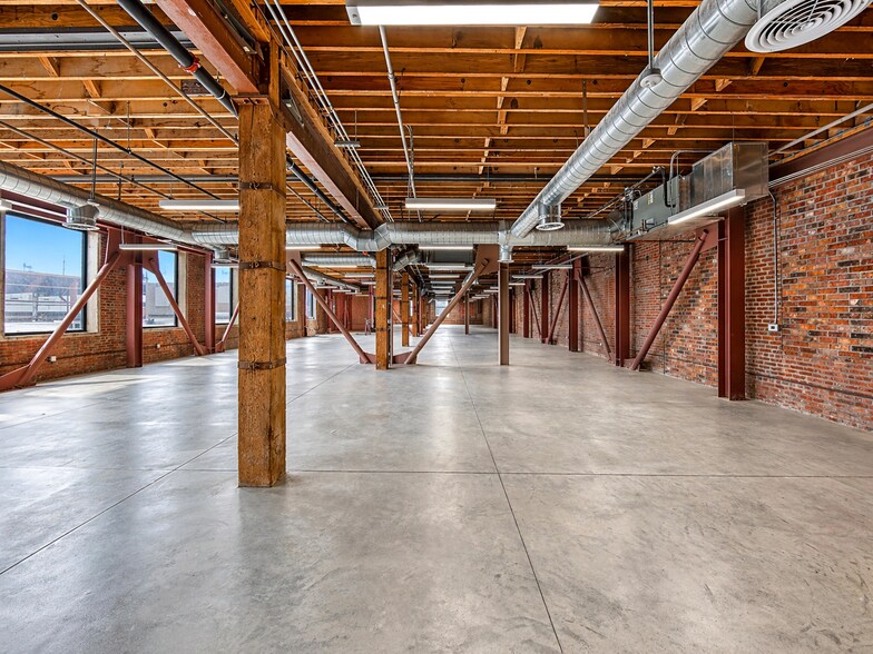 440 Seaton St, Los Angeles, CA à vendre - Photo de l’immeuble – Image 2 sur 99
