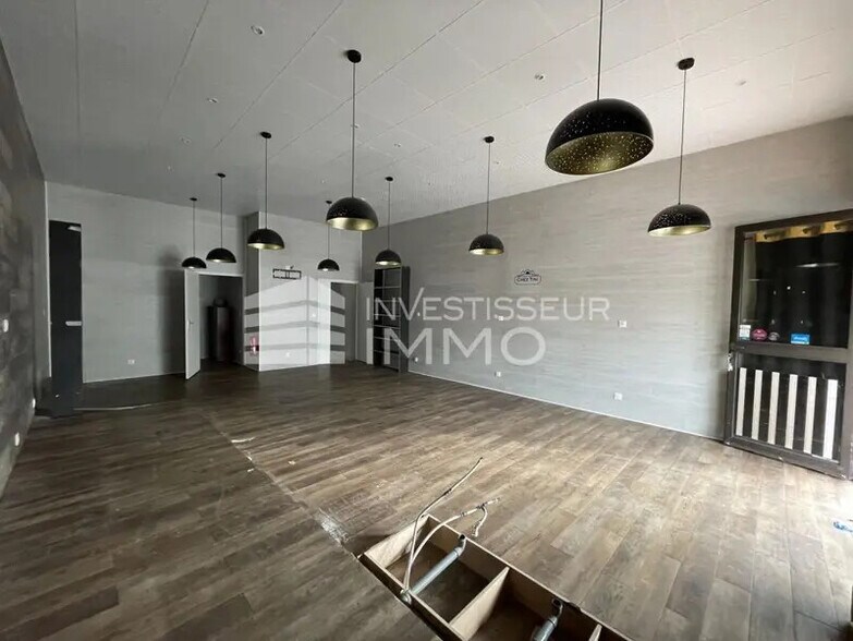 Local commercial dans Roissy-en-Brie à louer - Photo intérieure – Image 1 sur 12