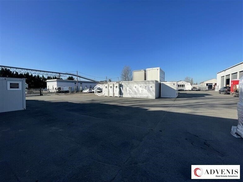 Local d'activités dans Bassens à vendre - Photo de l’immeuble – Image 3 sur 9