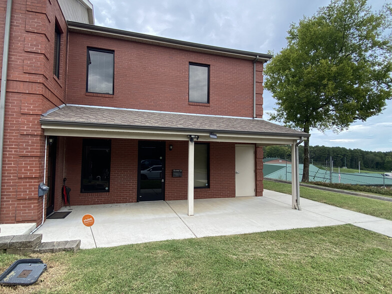 6441 Bonny Oaks Dr, Chattanooga, TN à louer - Photo de l’immeuble – Image 1 sur 13