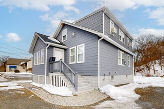 17 Lark Ave, Saugus, MA à louer Photo de l’immeuble– Image 2 sur 12