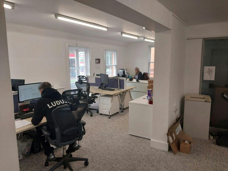 61B High St, Ascot à louer - Photo de l’immeuble – Image 2 sur 15