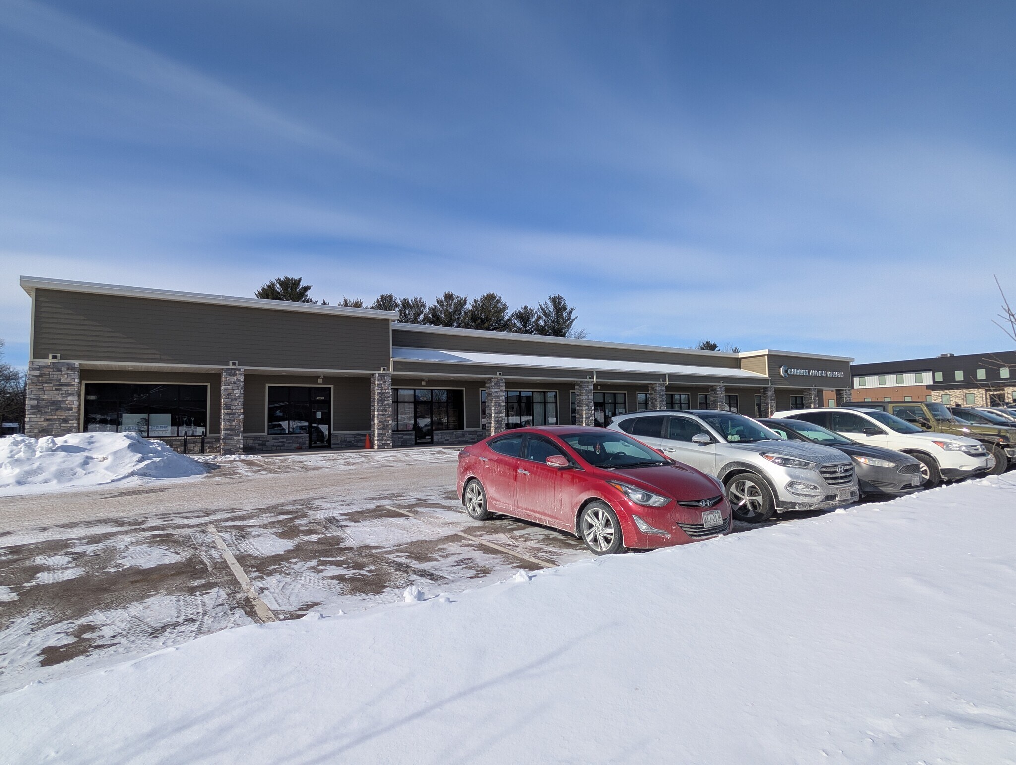 4236 London Rd, Eau Claire, WI à louer Photo principale– Image 1 sur 27