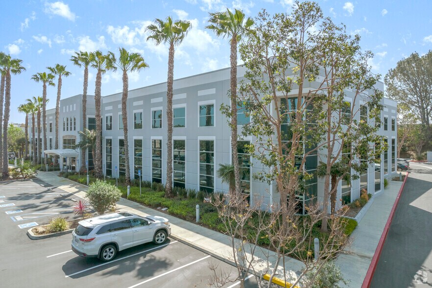 5927 Balfour Ct, Carlsbad, CA à louer - Photo de l’immeuble – Image 3 sur 8