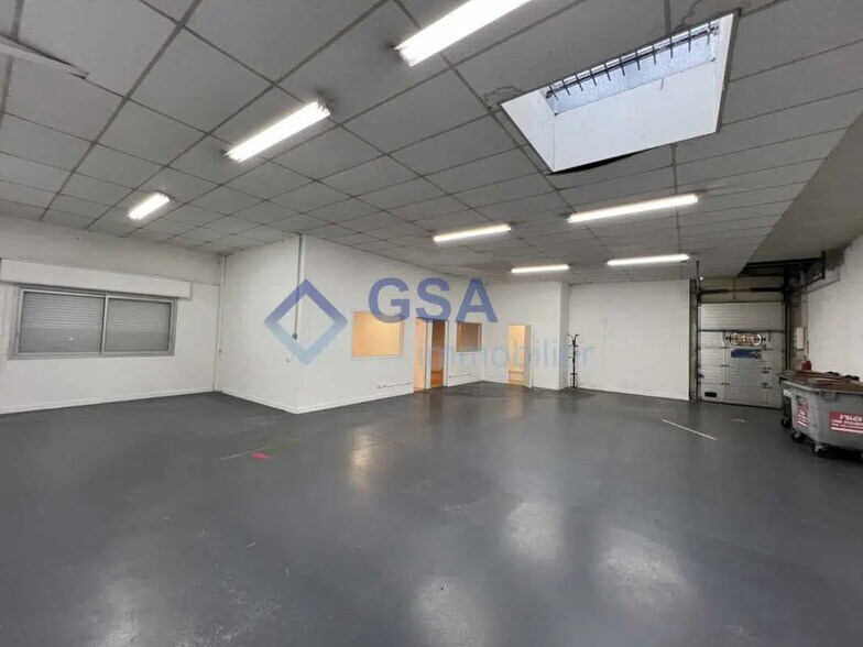 Bureau dans Lisses à louer - Photo intérieure – Image 1 sur 5