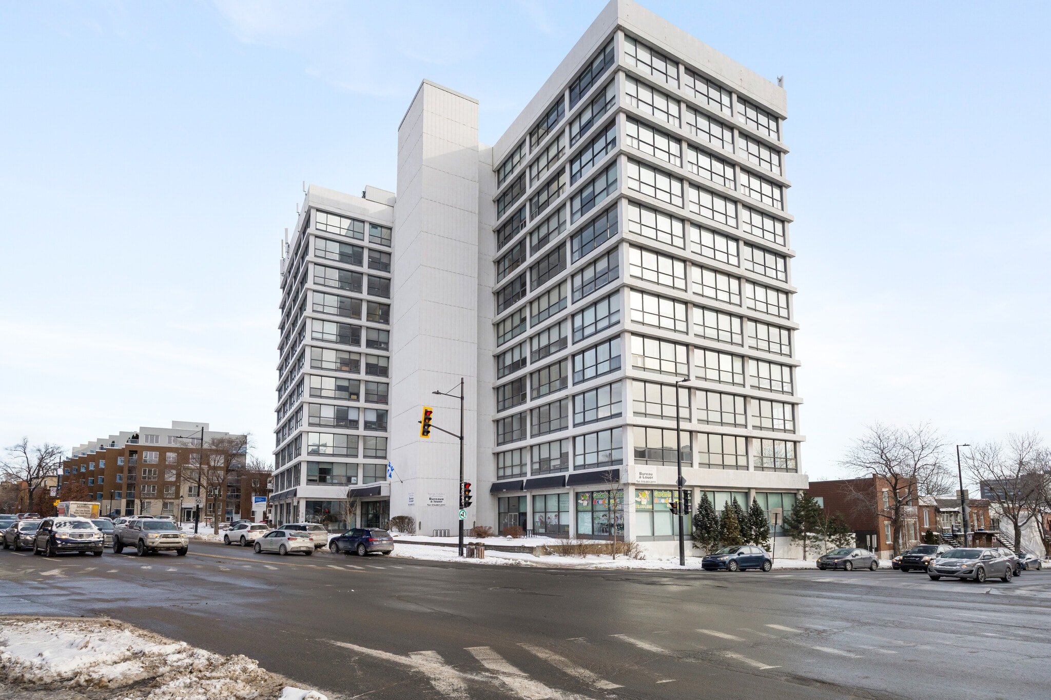 2120 Rue Sherbrooke E, Montréal, QC à louer Photo intérieure– Image 1 sur 4