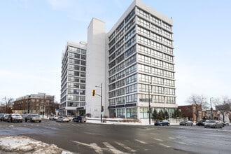 2120 Rue Sherbrooke E, Montréal, QC à louer Photo intérieure– Image 1 sur 4