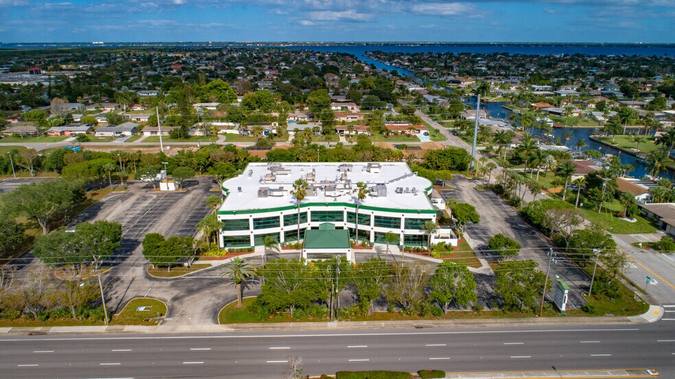 2721 Del Prado Blvd S, Cape Coral, FL à louer - Photo de l’immeuble – Image 3 sur 15