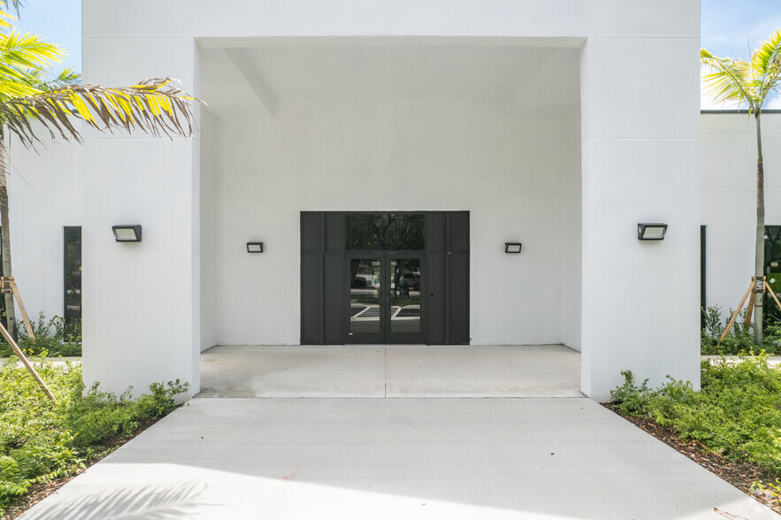 8950 SW 152nd St, Palmetto Bay, FL à louer - Photo de l’immeuble – Image 2 sur 25