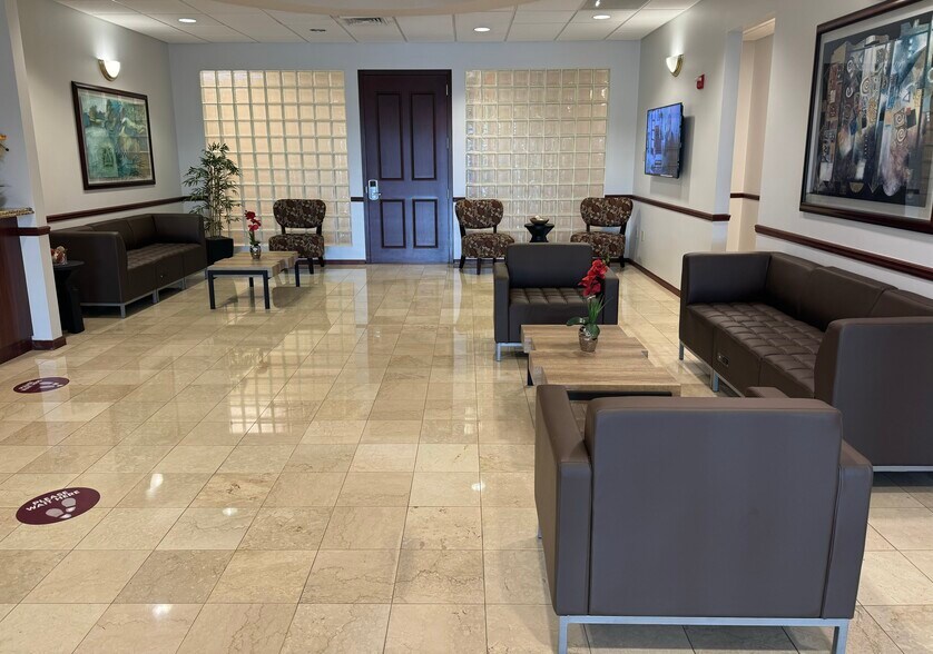 12401-12555 Orange Dr, Fort Lauderdale, FL à louer - Hall d’entrée – Image 3 sur 20