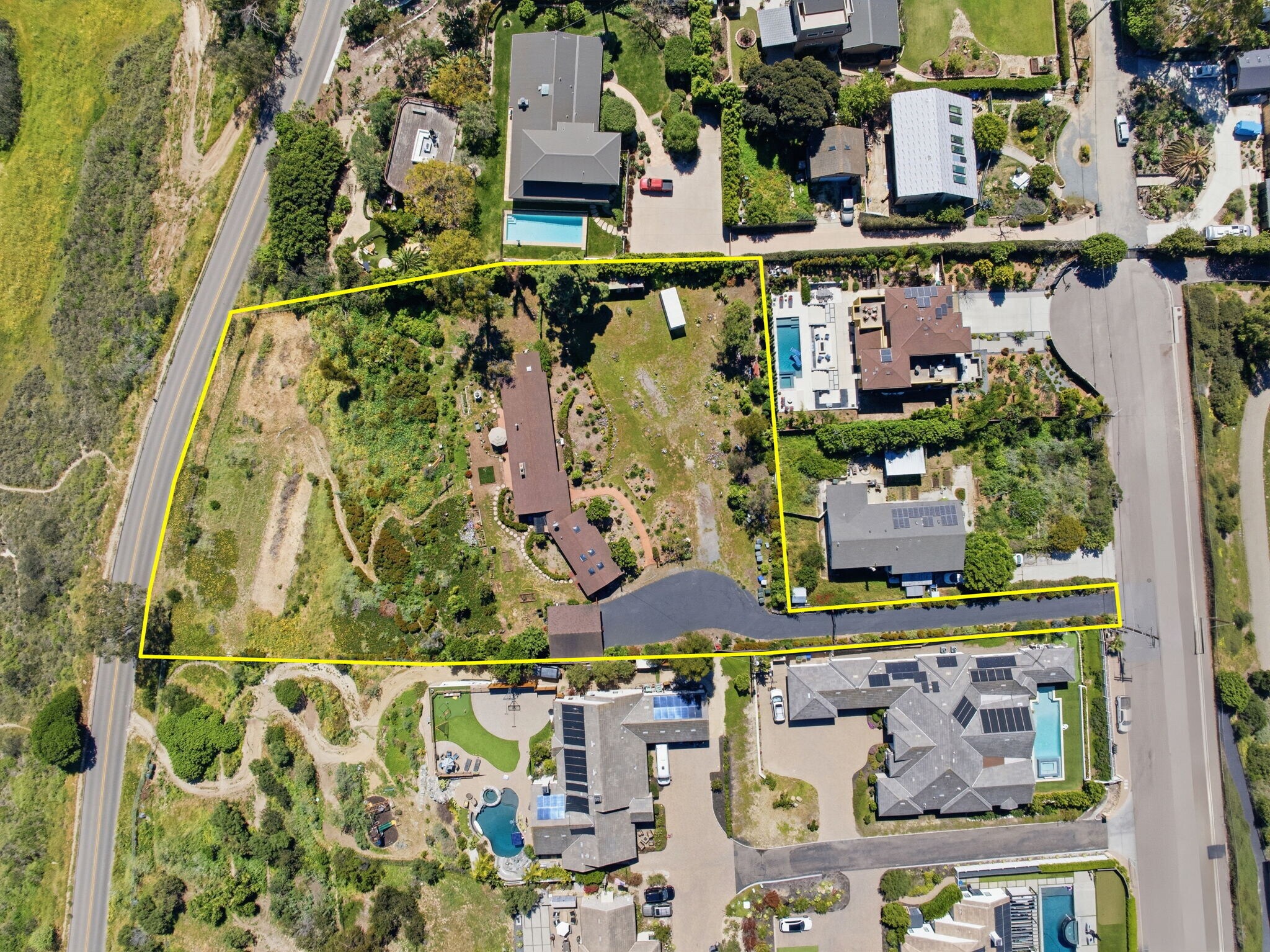1355 Rainbow Ridge Ln, Encinitas, CA à vendre Photo principale– Image 1 sur 14