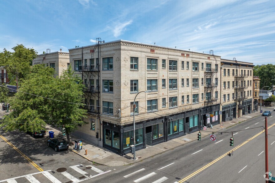 10 NW 20th Ave, Portland, OR à louer - Photo principale – Image 1 sur 26