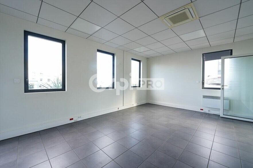 Local d'activités dans Vénissieux à vendre - Photo intérieure – Image 2 sur 12