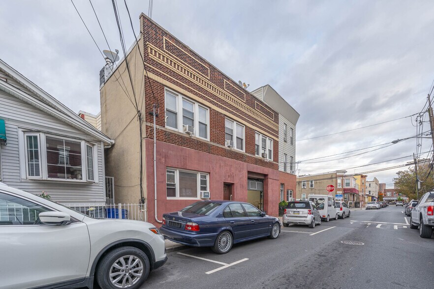 530 57th St, West New York, NJ à vendre - Photo de l’immeuble – Image 2 sur 32