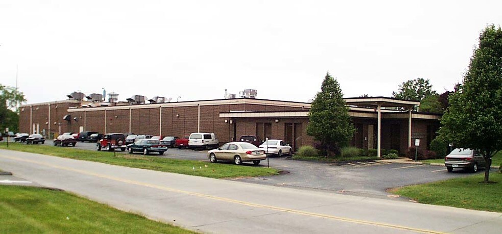 2303 Schuetz Rd, Saint Louis, MO à vendre - Photo de l’immeuble – Image 3 sur 6