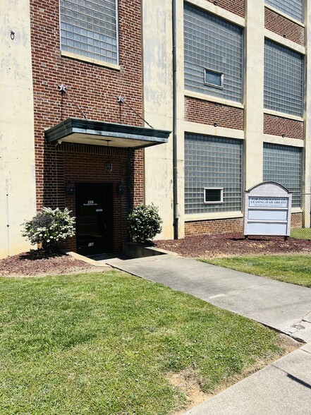 229 Montgomery Ave, Albemarle, NC à louer - Photo de l’immeuble – Image 2 sur 22