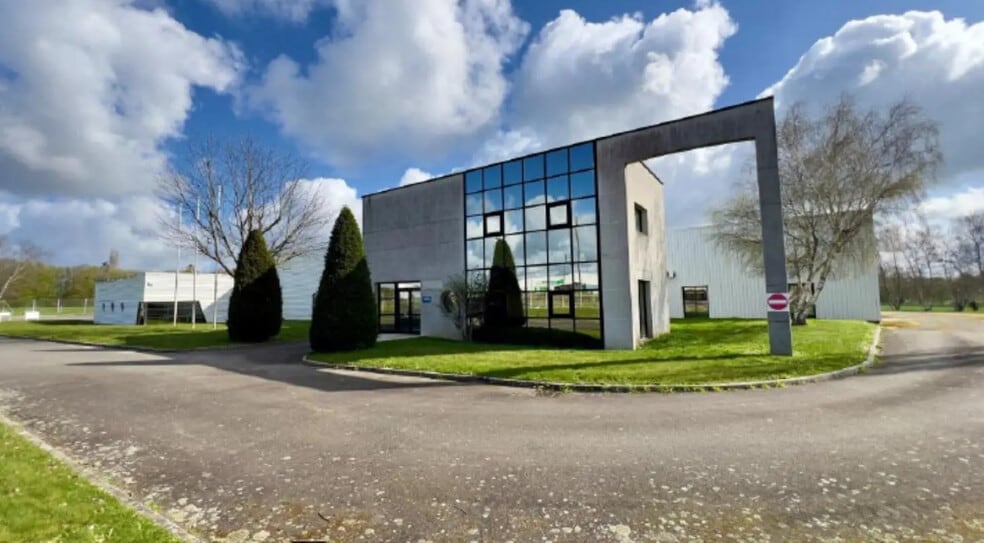 Local d’activités dans Miniac-Morvan à louer - Photo de l’immeuble – Image 2 sur 13