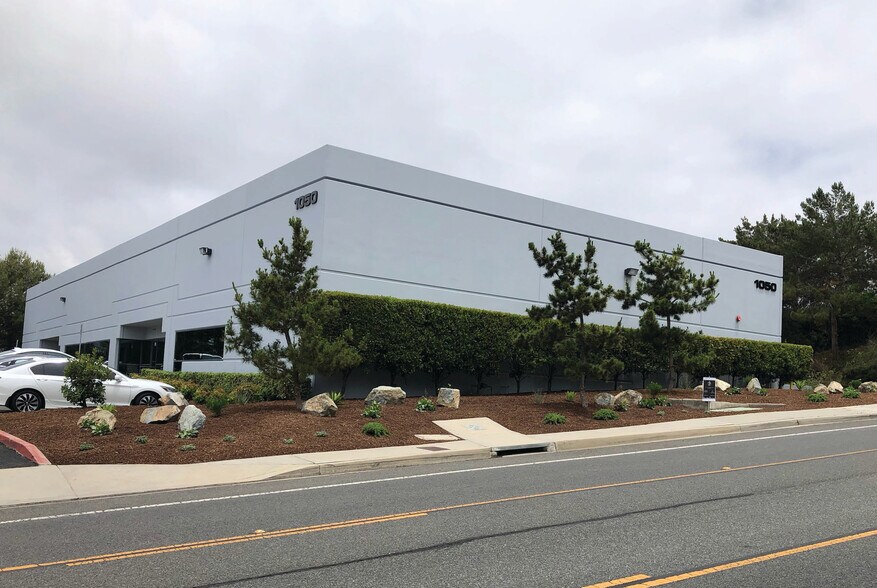 1050 Calle Amanecer, San Clemente, CA à louer - Photo de l’immeuble – Image 1 sur 2