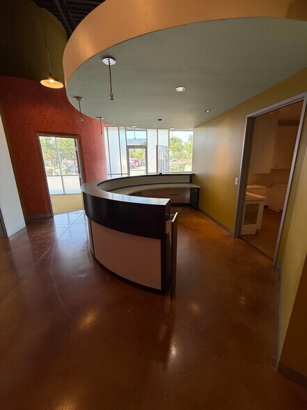2770 E Evans Rd, San Antonio, TX à louer - Photo de l’immeuble – Image 2 sur 21
