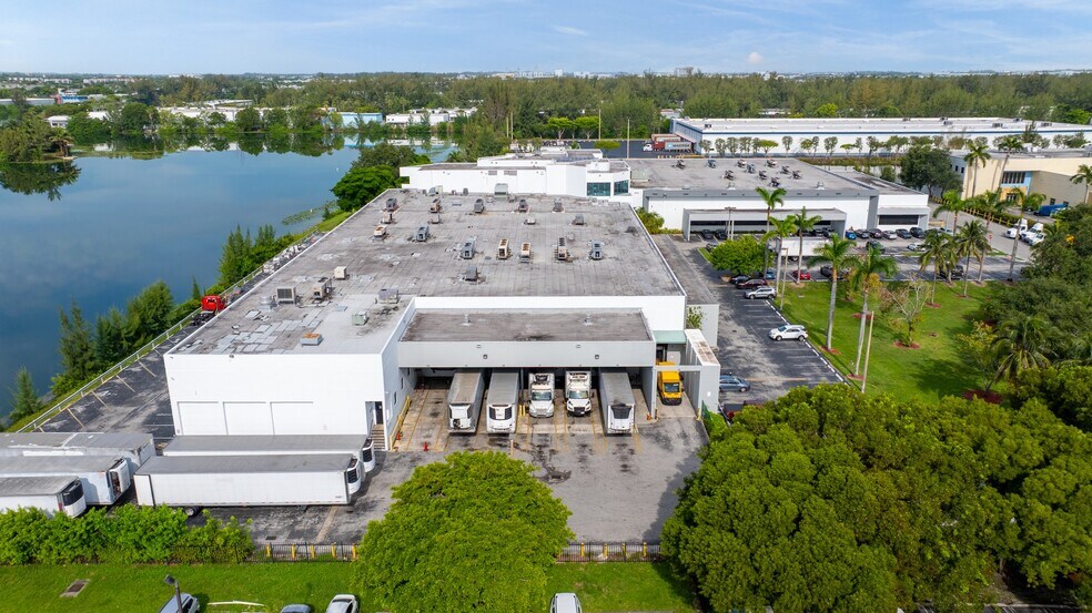 1800 NW 89th Pl, Miami, FL à vendre - Photo de l’immeuble – Image 2 sur 9