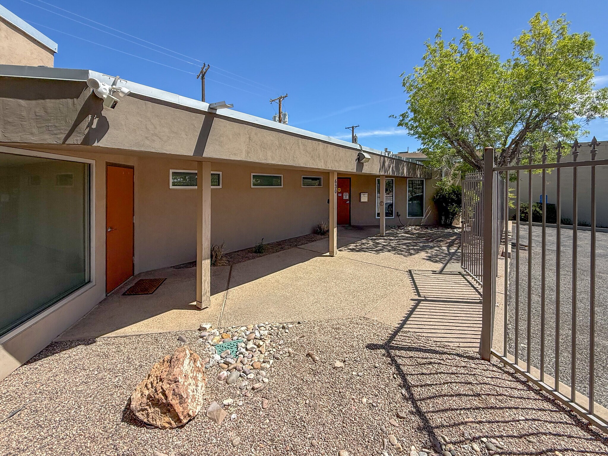 630 Manzano St NE, Albuquerque, NM à vendre Photo de l’immeuble– Image 1 sur 5