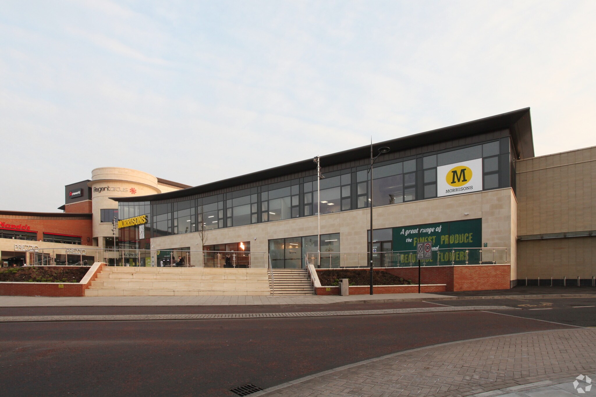 Regent Circ, Swindon à louer Photo de l’immeuble– Image 1 sur 9