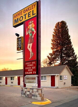Plus de détails pour 428 Center Ave, Oakley, KS - Hôtellerie à vendre