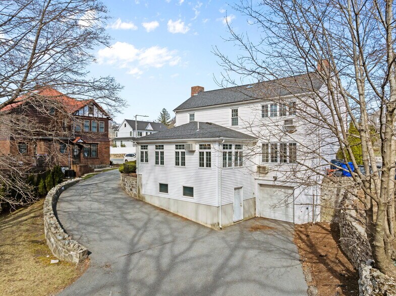 1646 Centre St, Boston, MA à vendre - Photo de l’immeuble – Image 3 sur 48