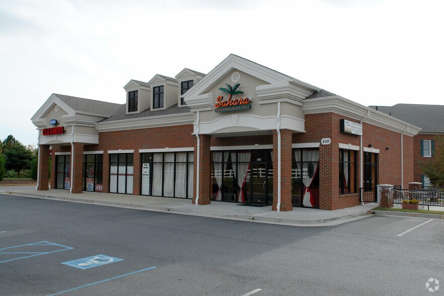 540 W Crossville Rd, Roswell, GA à louer - Photo principale – Image 1 sur 4