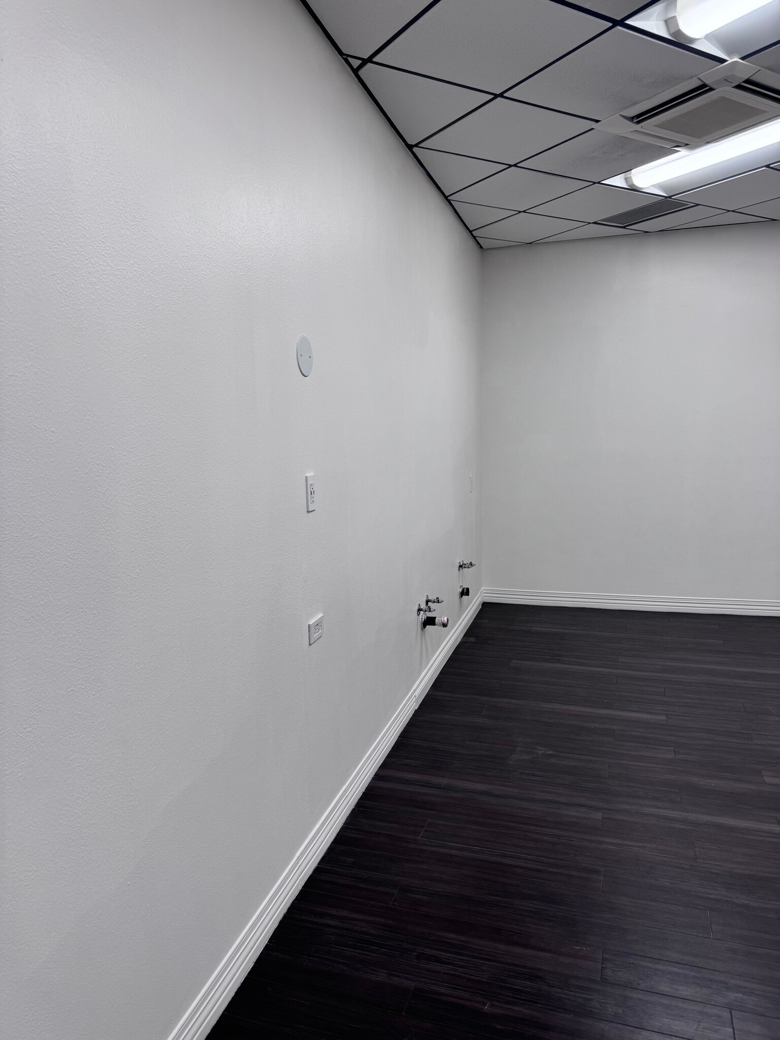 100 W Coast Hwy, Newport Beach, CA à louer Photo intérieure– Image 1 sur 10