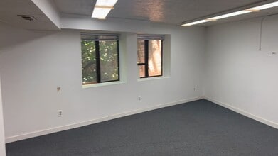 4225 Sw Huber St, Portland, OR à louer - Vidéo sur l’annonce professionnelle 