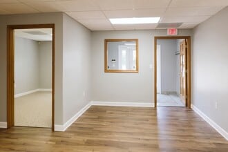 37899 W 12 Mile Rd, Farmington Hills, MI à louer Photo intérieure– Image 2 sur 8