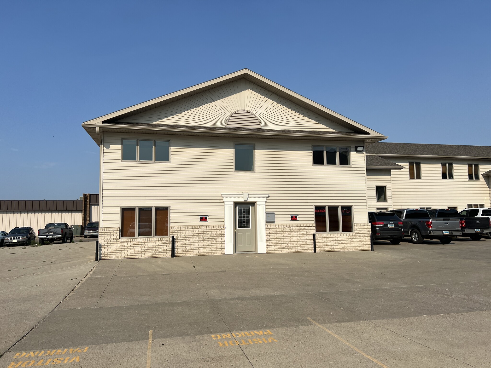 250 N 31st St, Bismarck, ND à louer Photo de l’immeuble– Image 1 sur 10