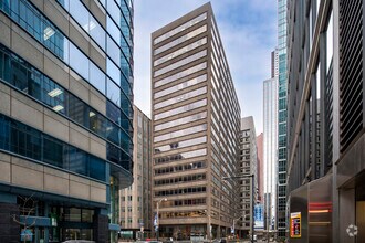 155 University Ave, Toronto, ON à louer Photo de l’immeuble– Image 1 sur 6