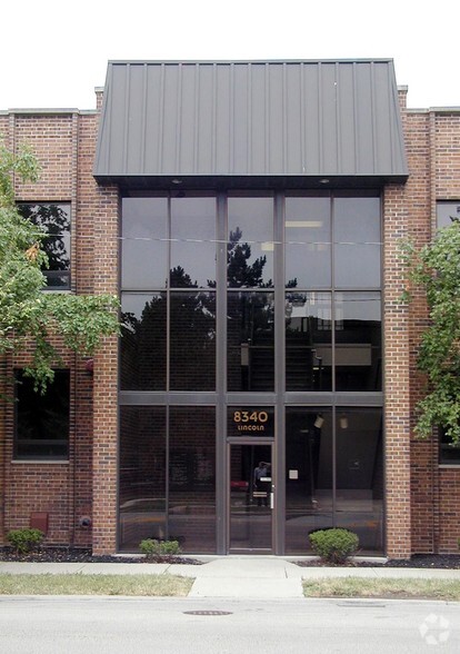 8340 Lincoln Ave, Skokie, IL à louer - Photo de l’immeuble – Image 1 sur 5