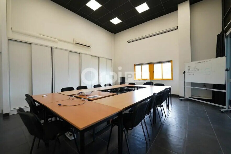 Bureau dans Saint-Quentin-Fallavier à louer - Photo de l’immeuble – Image 1 sur 9