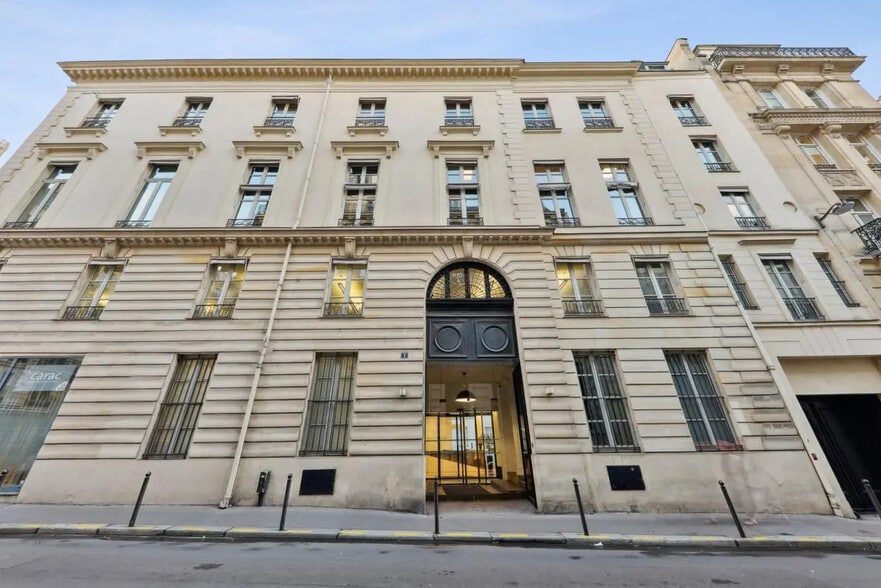 1 Rue Saint-Georges, Paris à louer - Photo de l’immeuble – Image 3 sur 13