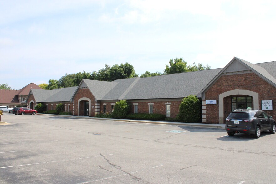 373 Meridian Parke Ln, Greenwood, IN à vendre - Photo de l’immeuble – Image 2 sur 14
