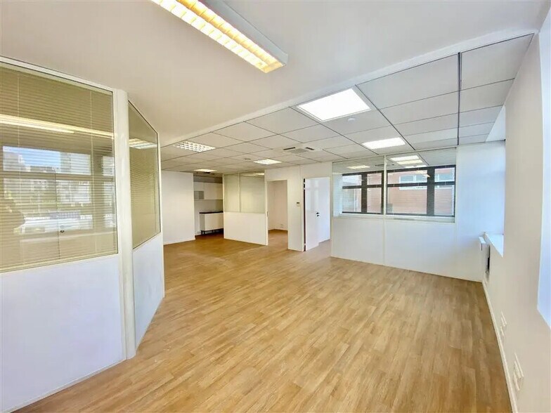 Bureau dans Issy-les-Moulineaux à louer - Photo de l’immeuble – Image 3 sur 8