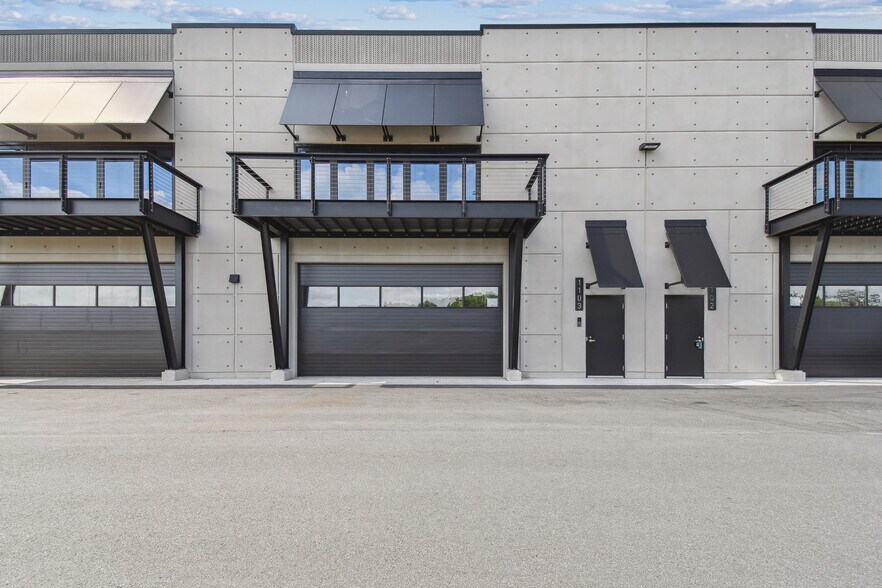 6500 Motor Enclave Way, Tampa, FL à vendre - Photo de l’immeuble – Image 3 sur 19