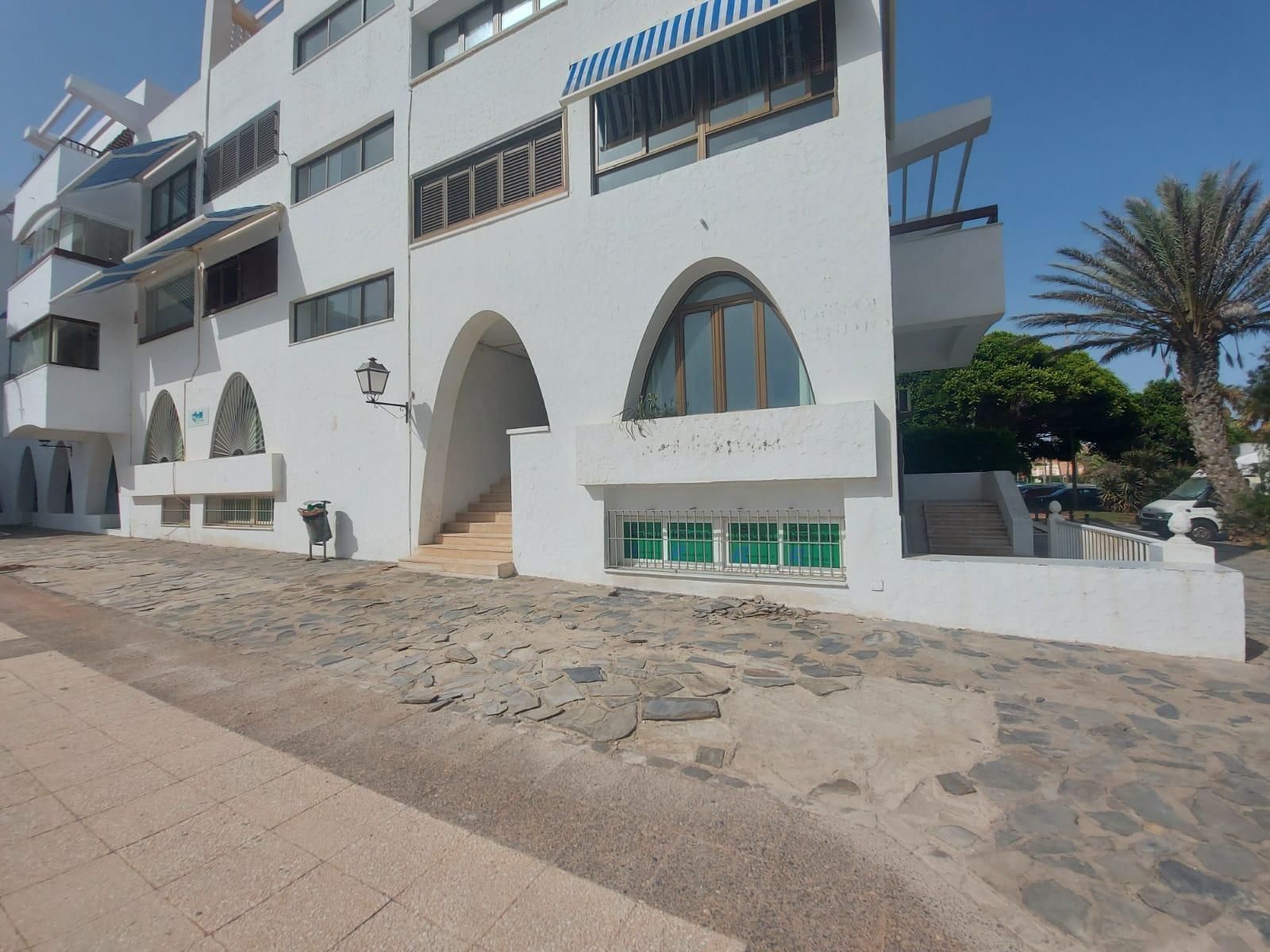 Local commercial dans El Ejido, Almería à louer Photo de l’immeuble– Image 1 sur 13