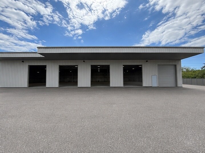 1340 Orient Rd, Tampa, FL à louer Photo de l’immeuble– Image 1 sur 4