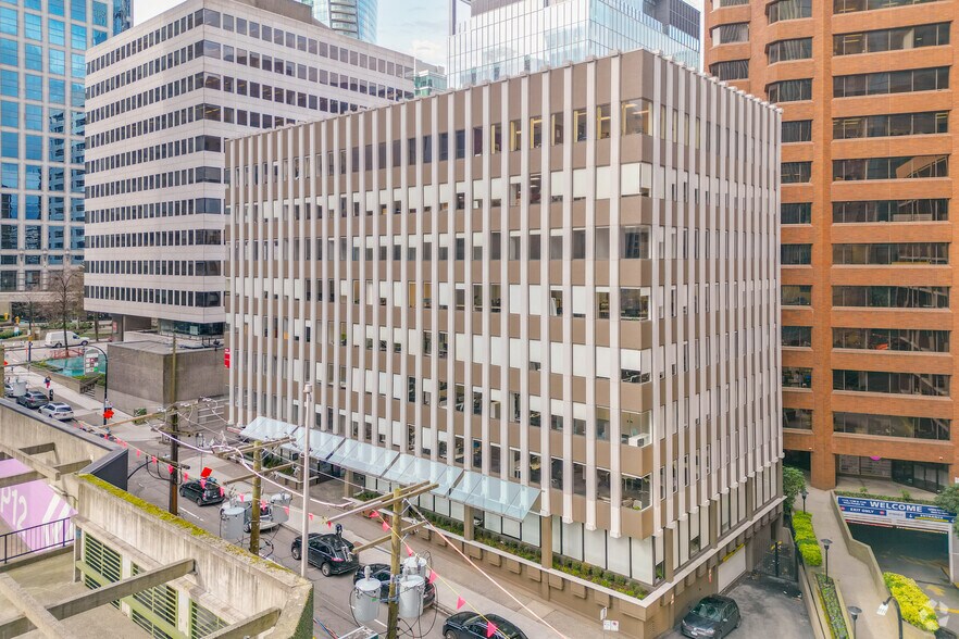 535 Thurlow St, Vancouver, BC à louer - Photo de l’immeuble – Image 1 sur 19