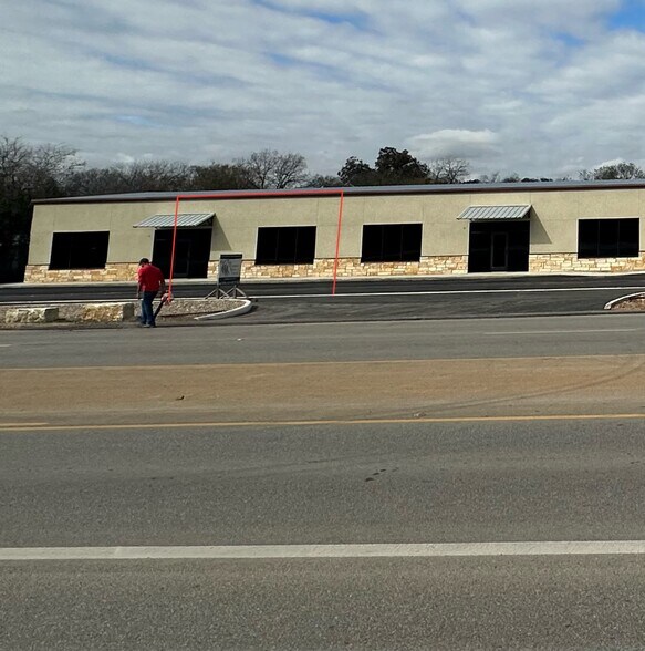 3556 FM 78, McQueeney, TX à louer - Photo de l’immeuble – Image 2 sur 4