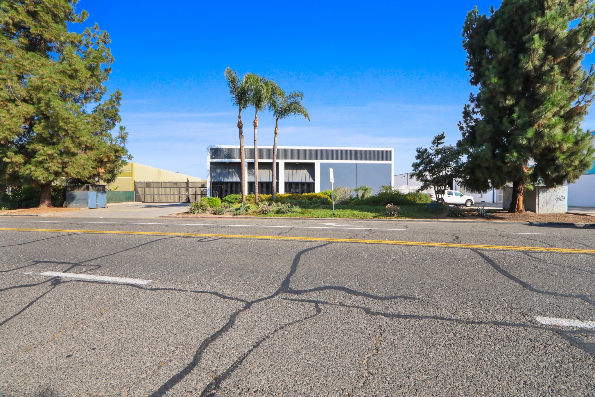 13345 Estelle St, Corona, CA à louer Photo de l’immeuble– Image 1 sur 13