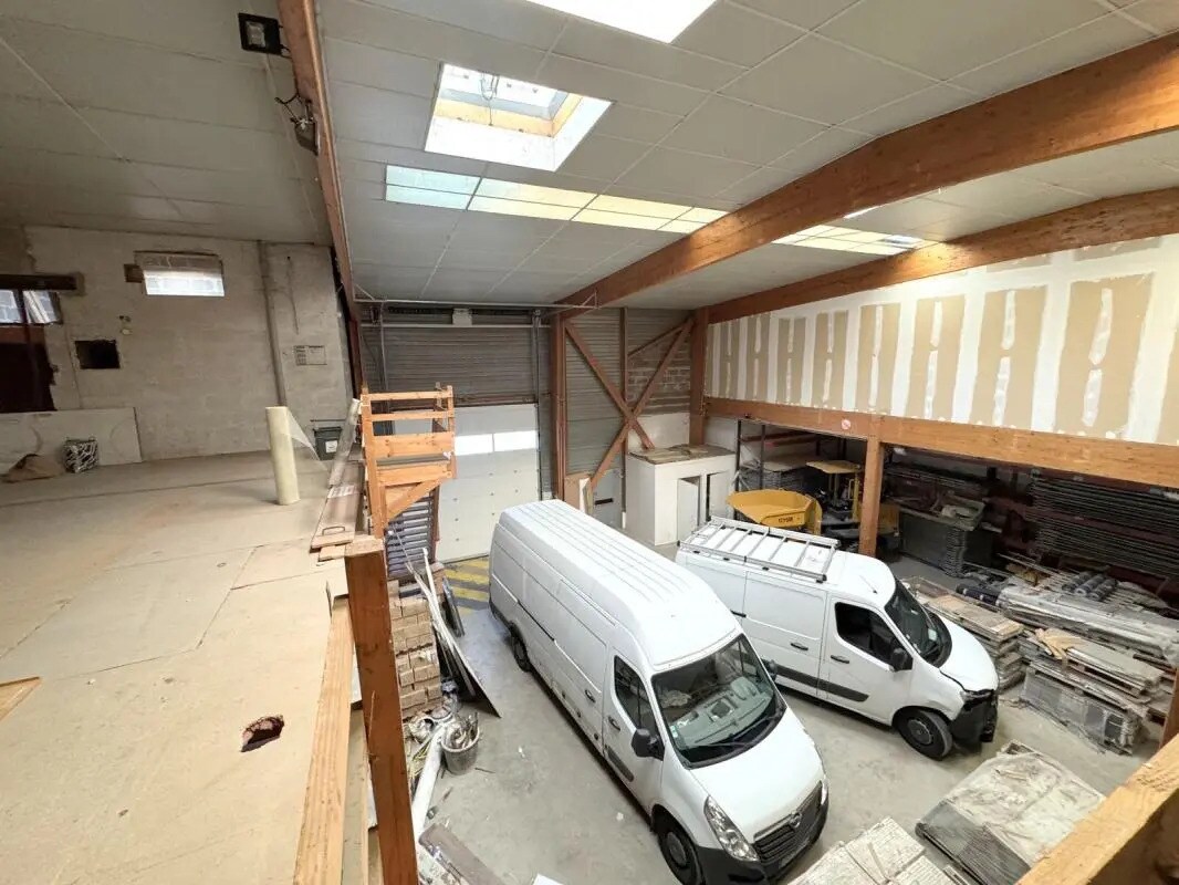 Local d’activités dans Chanteloup-les-Vignes à louer Photo de l’immeuble– Image 1 sur 14