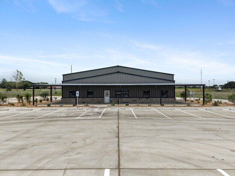 4049 King Air Dr, Wixon Valley, TX à louer - Photo de l’immeuble – Image 2 sur 11