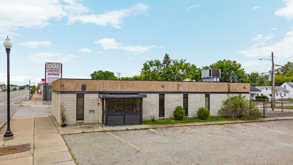 21511 Van Dyke Ave, Warren, MI à vendre - Photo de l’immeuble – Image 3 sur 42
