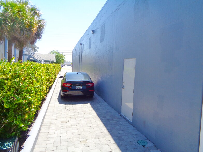 3749 N Federal Hwy, Pompano Beach, FL à louer - Photo de l’immeuble – Image 3 sur 9