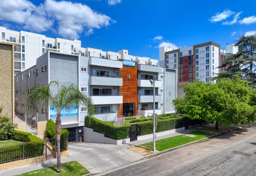 5535 Carlton Way, Los Angeles, CA à vendre - Photo de l’immeuble – Image 1 sur 19